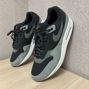Nike Air Max 1 Premium
Dark Smoke Grey